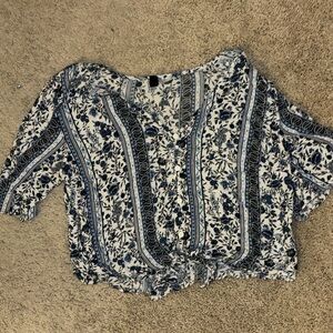 H&M flowy crop tie top — size 10